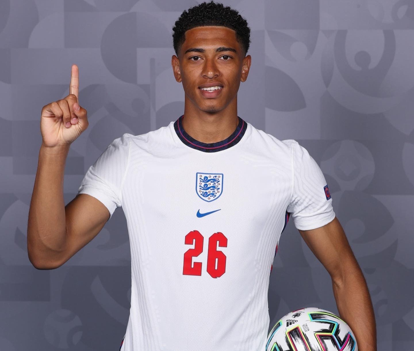 字母哥本赛季在场时球队净胜103分，不在场时狂输149分（有字母哥时球队净胜103分，没字母哥时净负149分）