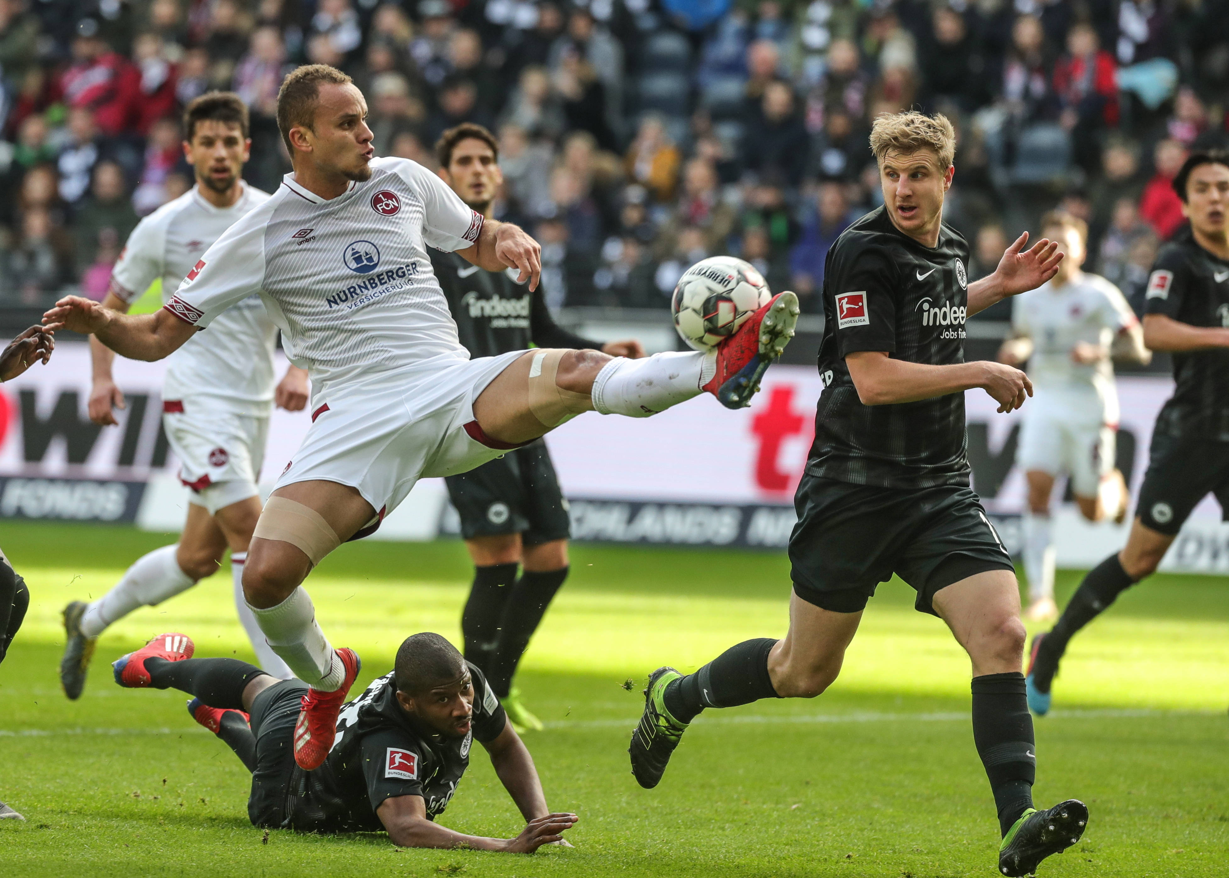 桑托斯：队友们帮了我很多，和内托等人比赛让我感觉很轻松（桑托斯：在队友支持下，与内托等人交手让我倍感轻松）