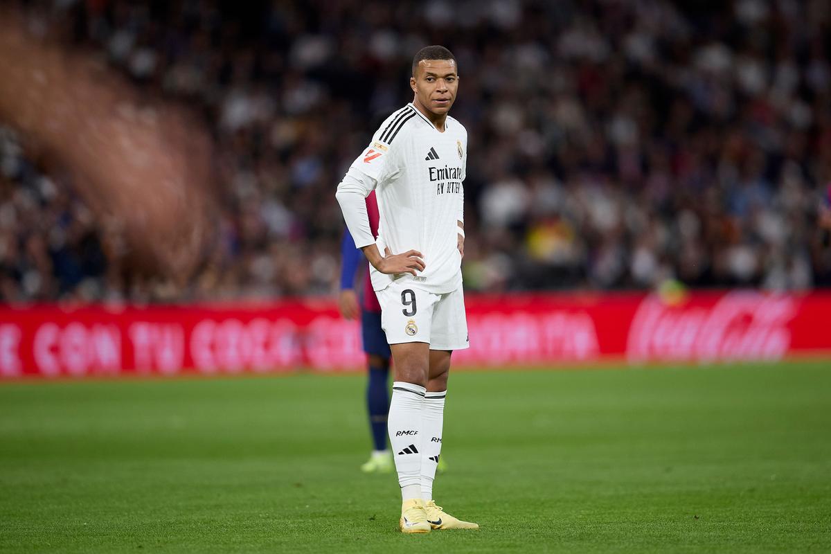 迈阿密国际vs纽约城首发：梅西领衔，苏亚雷斯替补（迈阿密国际对阵纽约城首发出炉：梅西率队出战，苏亚雷斯坐镇替补席）