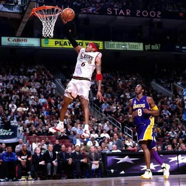 当志愿者在残特奥会：需要时我在你身旁，拼搏时我为你鼓掌（残特奥志愿者：你需要时我相伴，你拼搏时我喝彩）