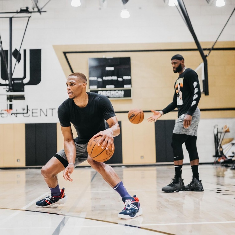 活塞主帅：很惊讶康宁汉姆没获得更多罚球，裁判对他区别对待（活塞主帅质疑判罚：惊讶康宁汉姆罚球偏少，疑遭裁判区别对待）