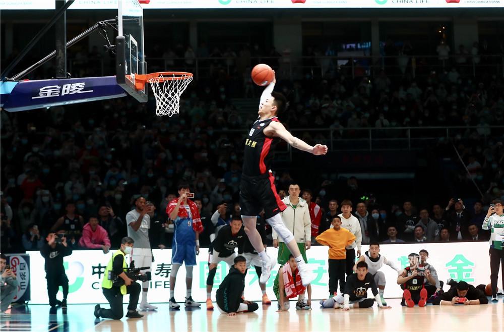 英媒：伊万-托尼不太可能1月回英超，也不太可能踢世界杯（英媒：伊万-托尼1月重返英超可能性不高，出战世界杯同样渺茫）