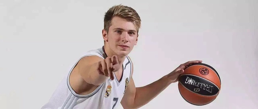 东体：特维斯在申花时训练都由自己决定，波耶特控制不了球队（东体：申花时期特维斯训练由其自定，波耶特难以掌控球队）