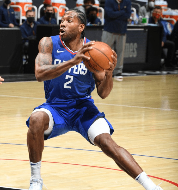 彻底放弃？阿贾克斯客战卡拉巴克首发：多名小将轮换登场（要放弃了？阿贾克斯客场对阵卡拉巴克首发：多名小将轮换亮相）