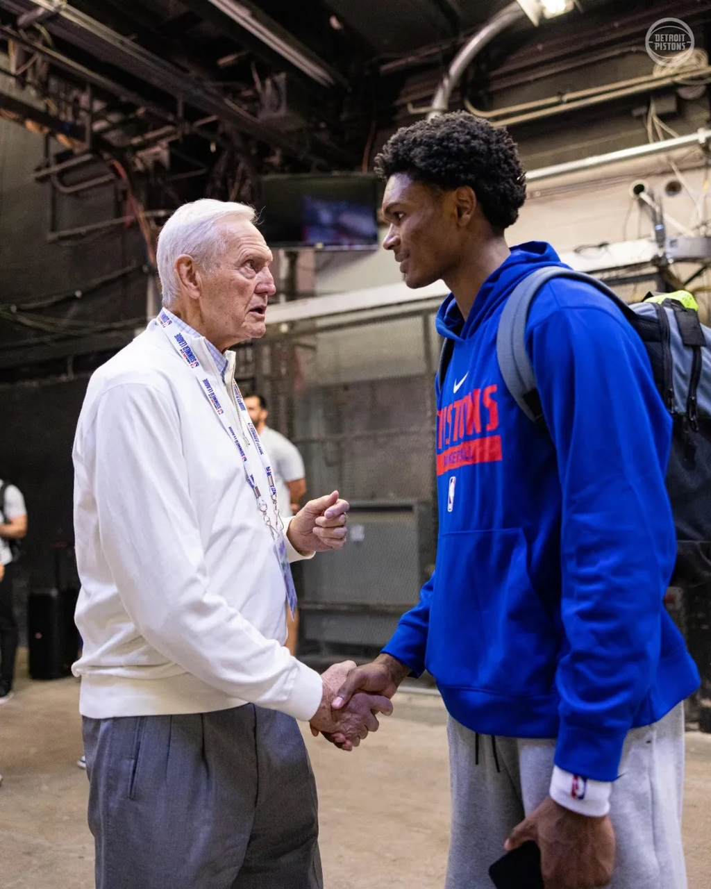 英超-阿森纳2-1补时绝杀狼队，萨卡两度造乌龙（英超｜阿森纳补时2-1绝杀狼队，萨卡两度逼出乌龙球）