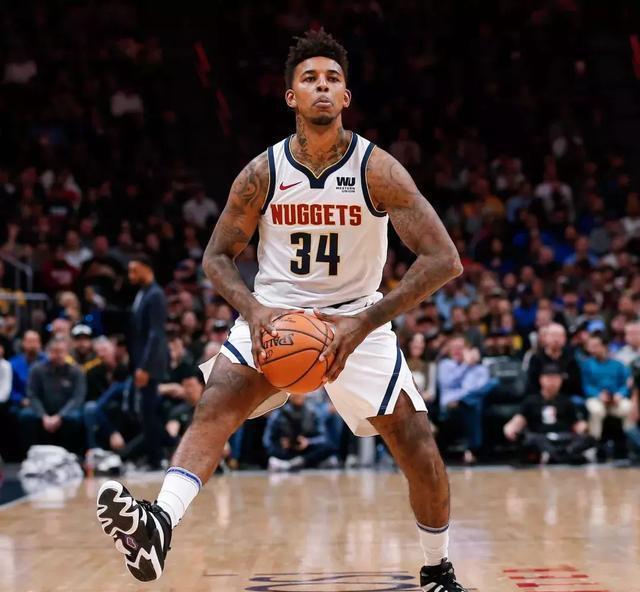 卡拉格向萨拉赫致歉：若惹你不高兴了我道歉，但你也得守规矩（卡拉格向萨拉赫道歉：若让你不悦我认错，但规矩同样要遵守）